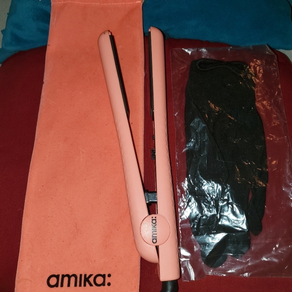 Amika Other - New Amika 1 in. flat iron ceramic strand perfecter